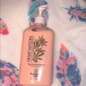 Hemp Nation’s White Peach & Hibiscus Tan Extender